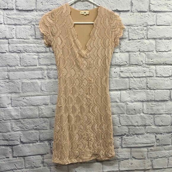Nightcap Clothing Dress Womens XS Nude Allover lace Overlay V Neck‎ - Picture 1 of 6